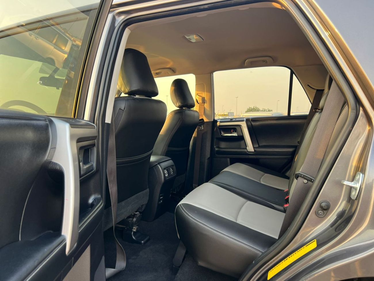 تويوتا Runner4 2015 Toyota 4Runner SR5 Premium - 4.0L V6 - Full Display Rear CAM  - Leather Seat - 72000 Mileage  -