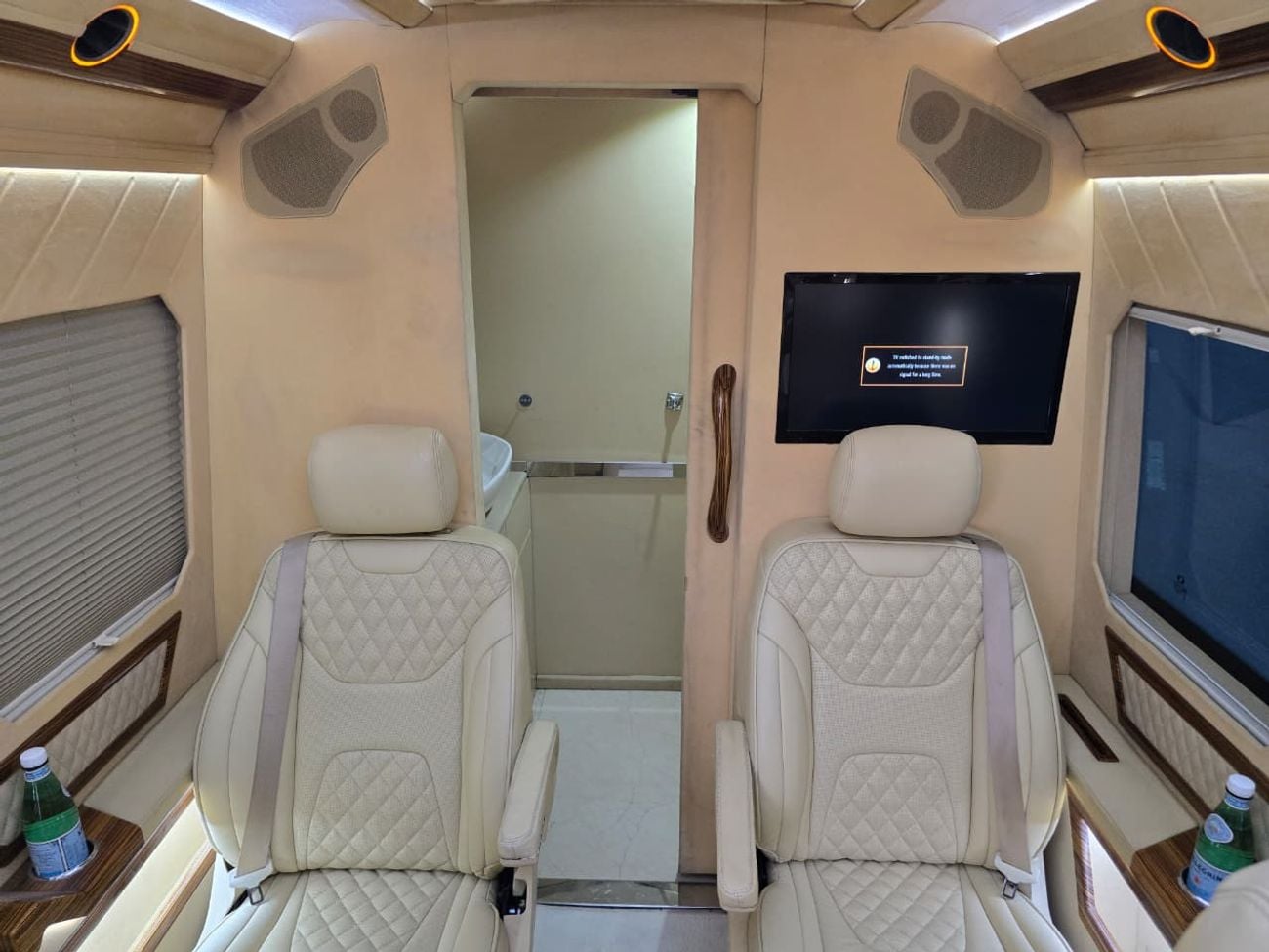 مرسيدس بنز سبرينتر MERCEDES SPRINTER 2018 DIESEL // VIP ROOM // TV // BATHROOM IN SIDE // PERFECT CONDITION //9 SEATS