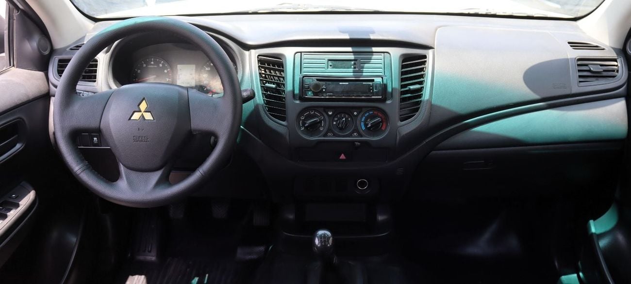 ميتسوبيشي L200 GL خالية من الحوادث - خليجية - دفع ثنائي - حالة ممتازة من الداخل والخارج