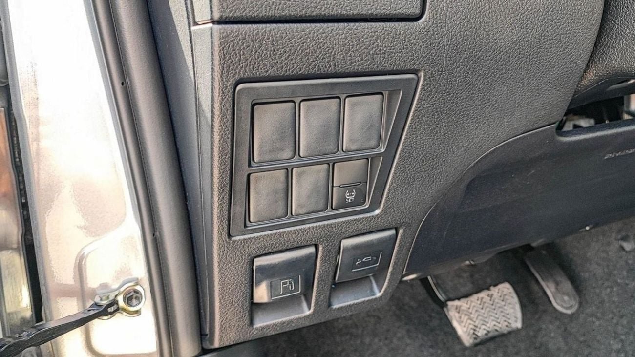تويوتا هيلوكس SGLX TOYOTA HILUX 2.4L AT FULL OPTION DIESEL
