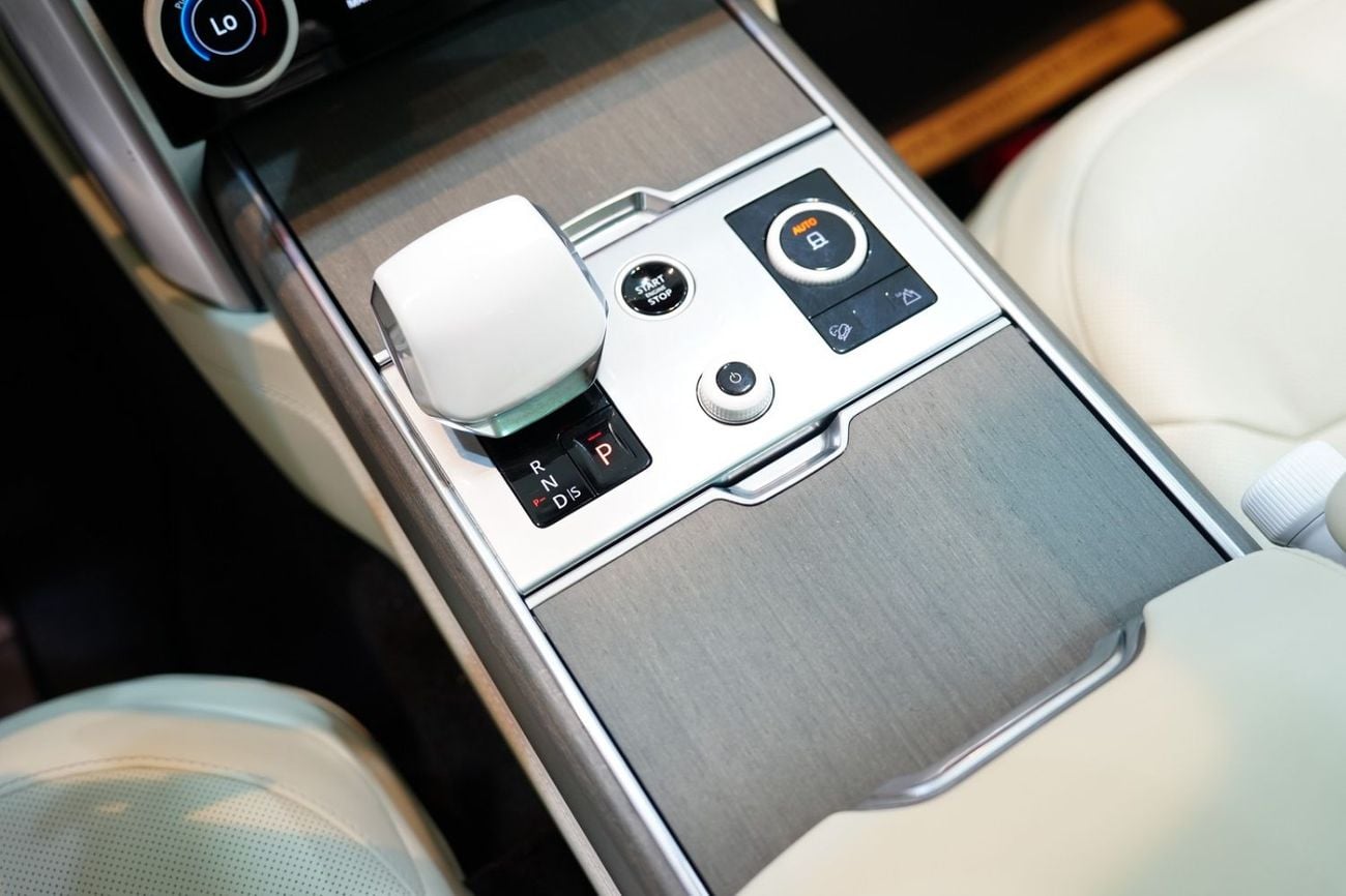Land Rover Range Rover SV P530 , Black Exterior Accents, Panoramic Roof, Deployable Side Steps!!