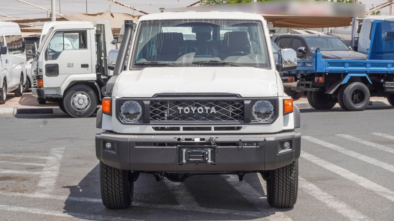 تويوتا لاند كروزر 70 LX 4.0 L V6