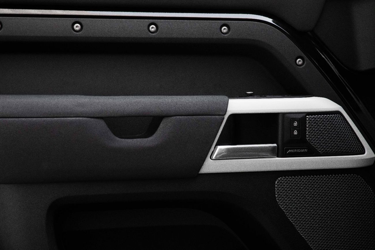 لاند روفر ديفندر 90 SE | 5,287 P.M  | 0% Downpayment | Defender SE P300 | Agency Warranty!