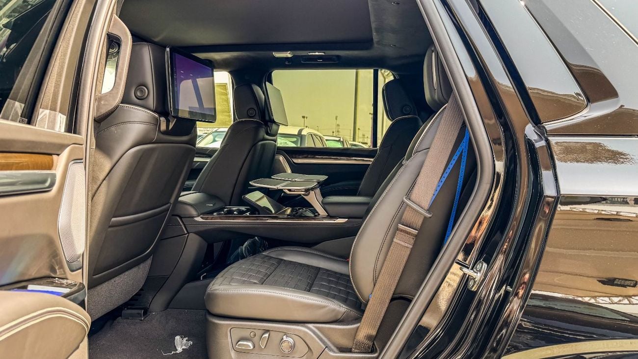 كاديلاك إسكالاد Sport Platinum Executive 6.2L V8 4WD 2026 Brand New American Specs