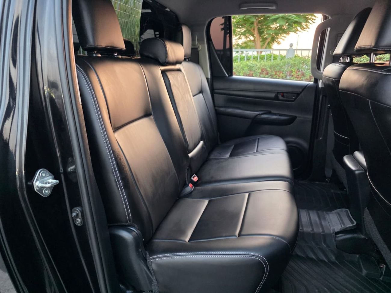 Toyota Hilux DOUBLE CABIN | RHD | 2.8 DIESEL ENGINE | 4WD | AT