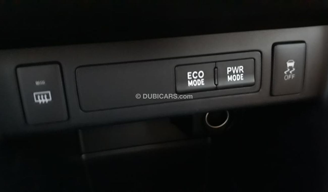 تويوتا إينوفا 2.8