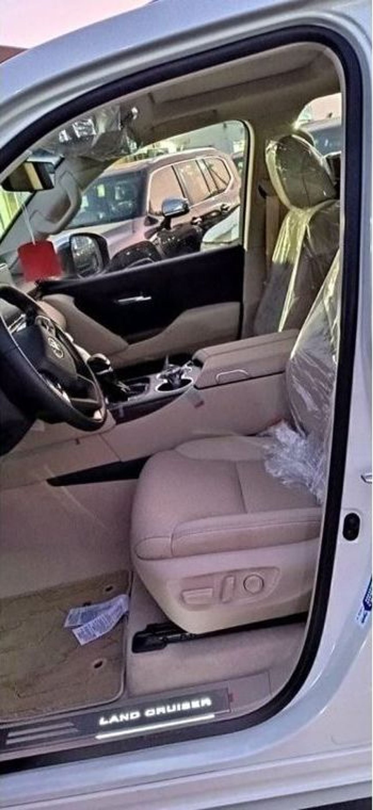 Toyota Land Cruiser VXR TOYOTA LANDCRUISER VXR WHITE