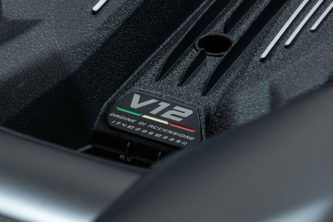 Lamborghini Revuelto 6.5L V12 Hybrid V12-1015 HP-Premium Metallic Paint-Carbon Fiber Interior Trim-21/22Inch Rims