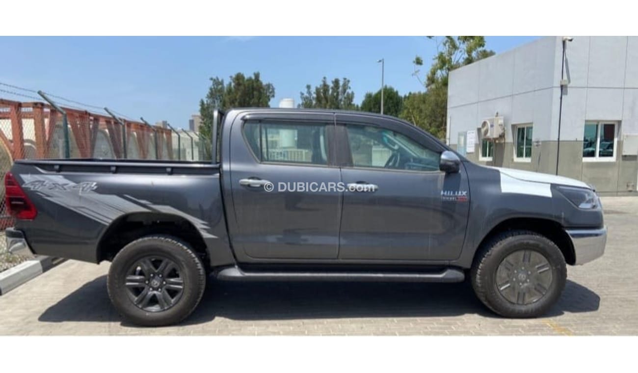 Toyota Hilux FULL OPTION WITH REAR A/C
