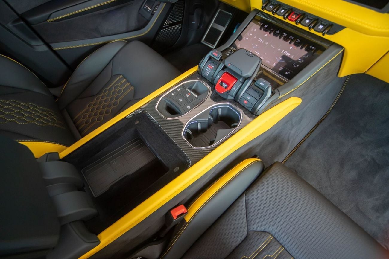 لامبورغيني اوروس Lamborghini Urus SE | 2025 | 0 km | Carbon Fiber