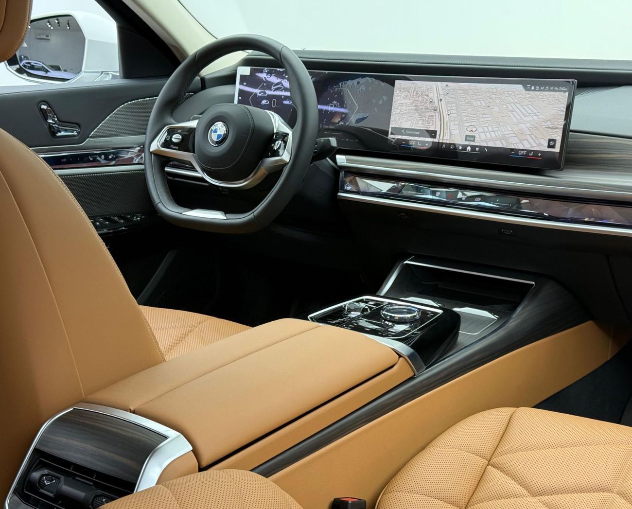 بي أم دبليو 735i *Brand New* 2025 BMW 735i Exclusive Pure, 2030 BMW Warranty + Service Pack, Delivery Kms, GCC