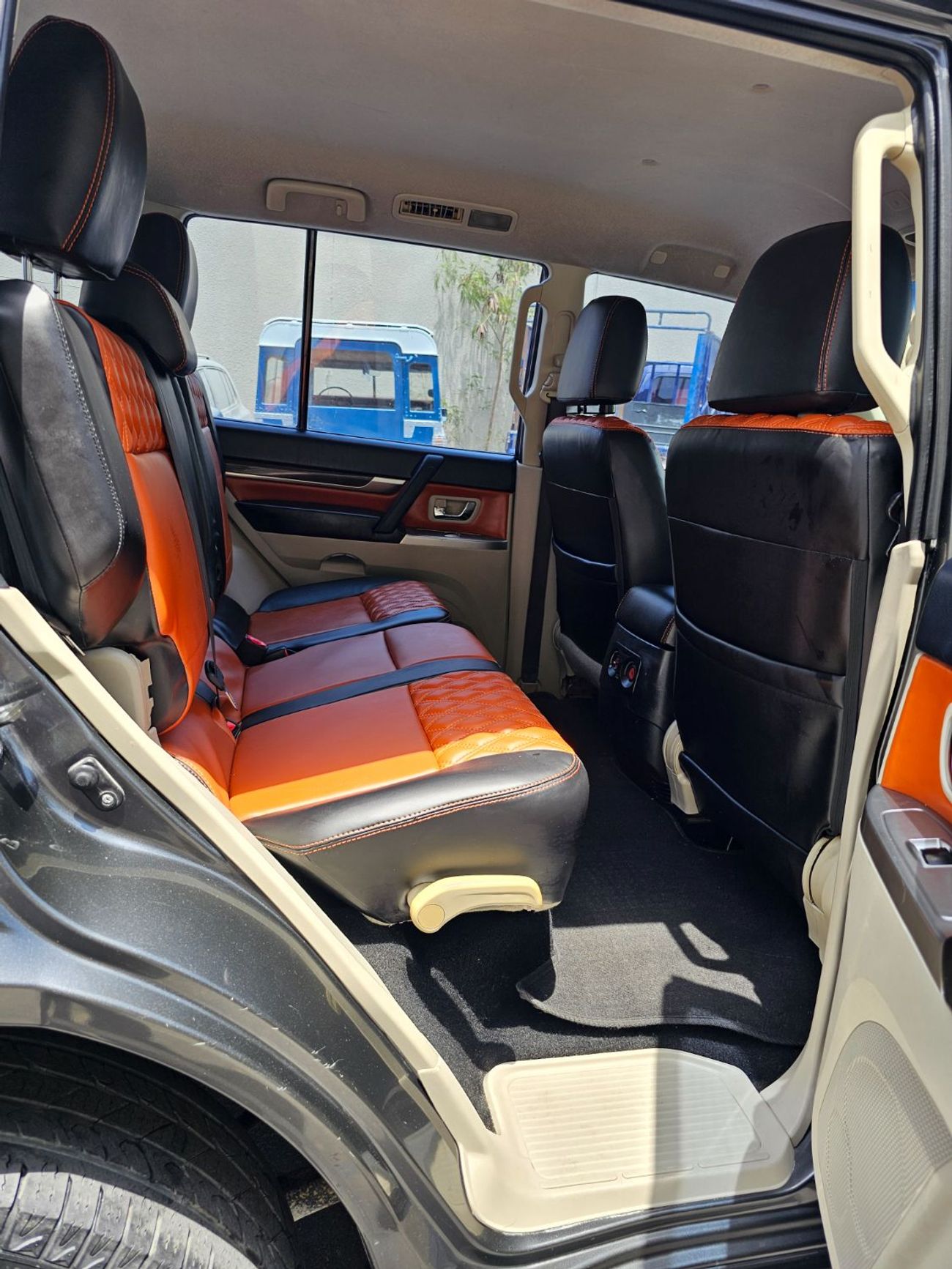 Mitsubishi Pajero GLS Base 3.5L (7 Seater)