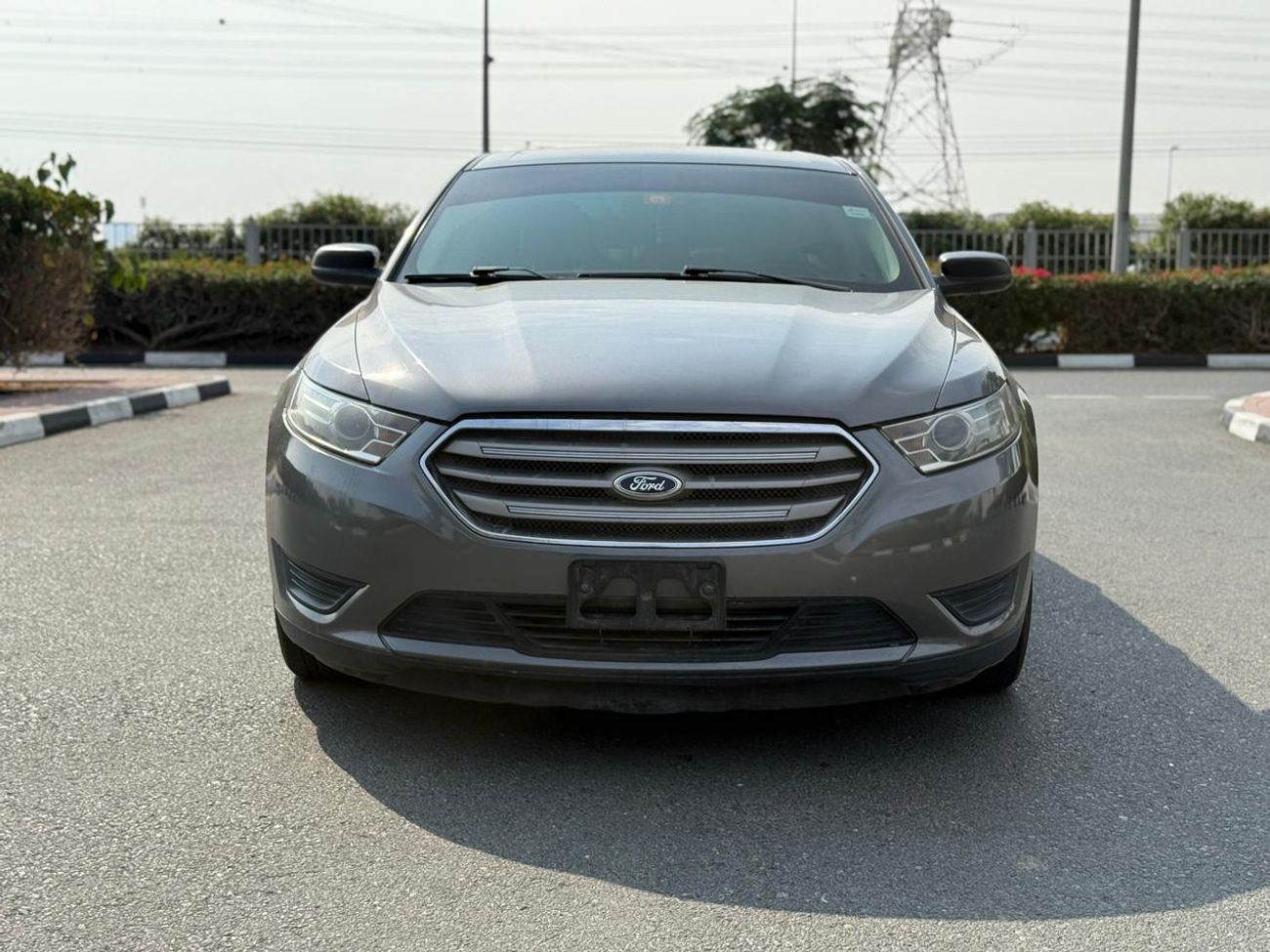 Ford Taurus 2013 FORD TAURUS GCC WELL MAINTAINED ONE OWNER