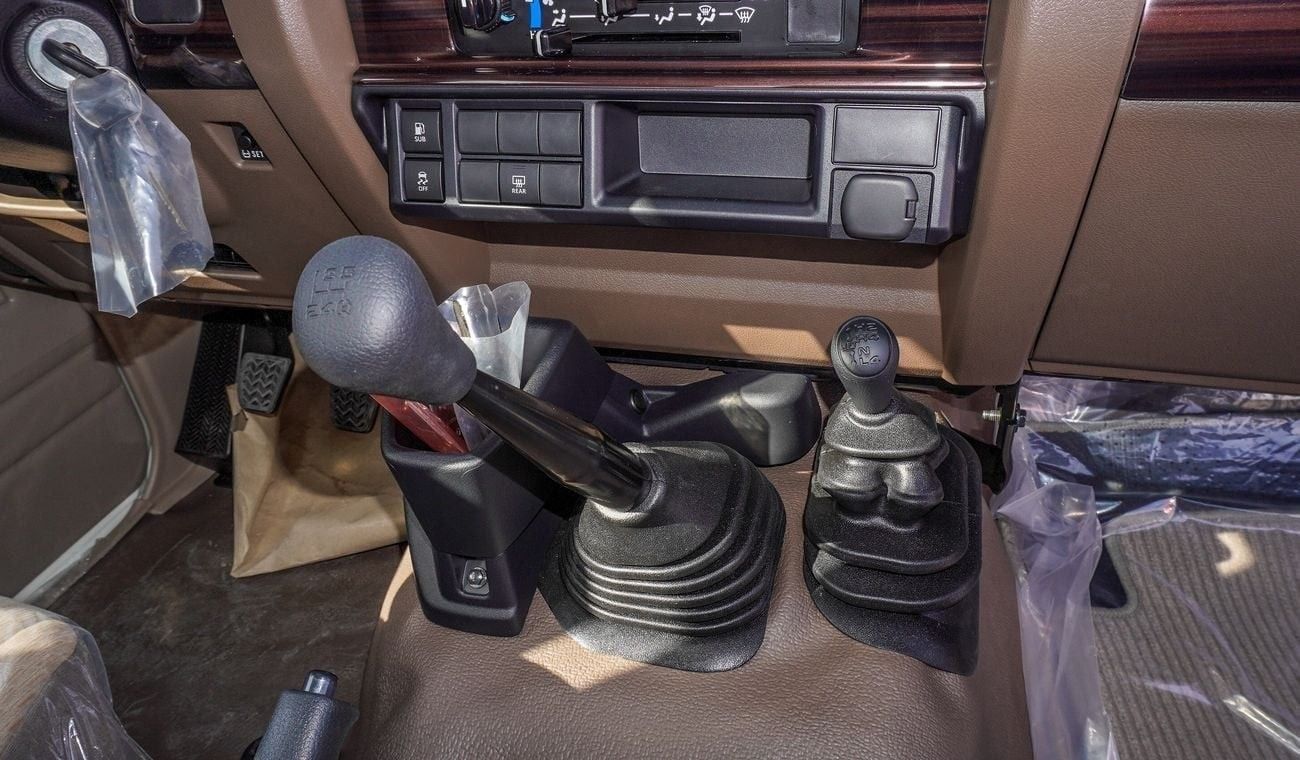 Toyota Land Cruiser 70 4.0L V6  M/T