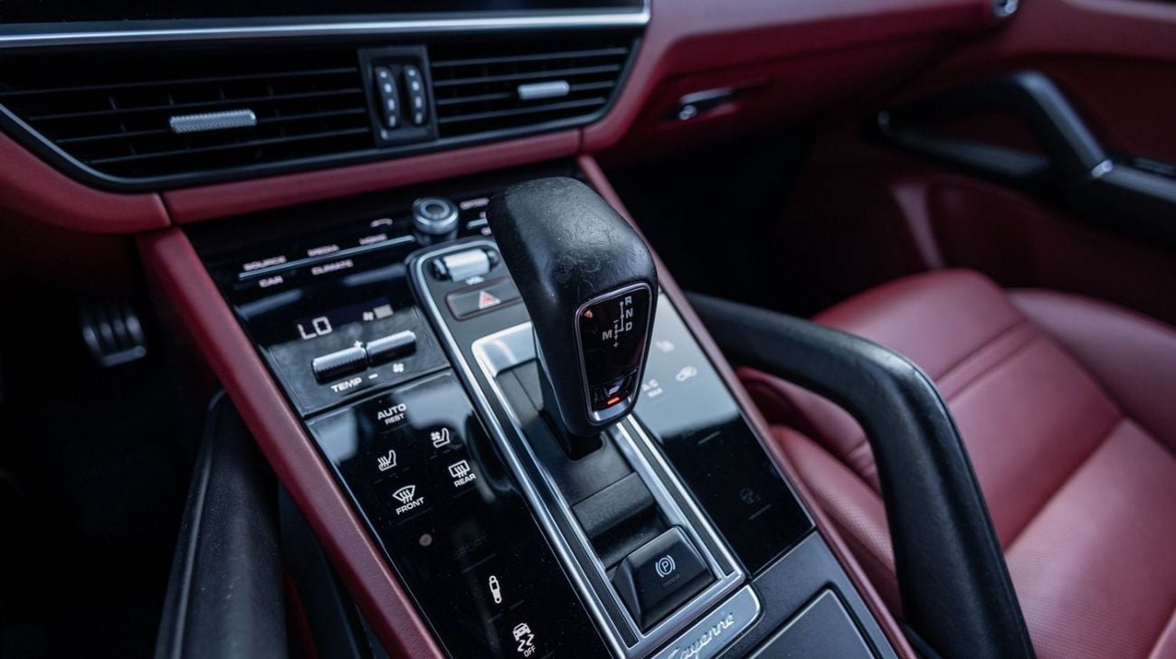 Porsche Cayenne GTS 4.0L (455 HP) Porsche Cayenne GTS Coupé 2021 GCC | Agency Warranty | Service Contract