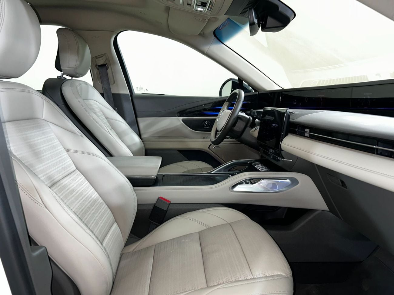 Lincoln Nautilus Reserve II 2.0L NAU424 / AL TAYER MOTORS / AL QOUZ SHOWROOM