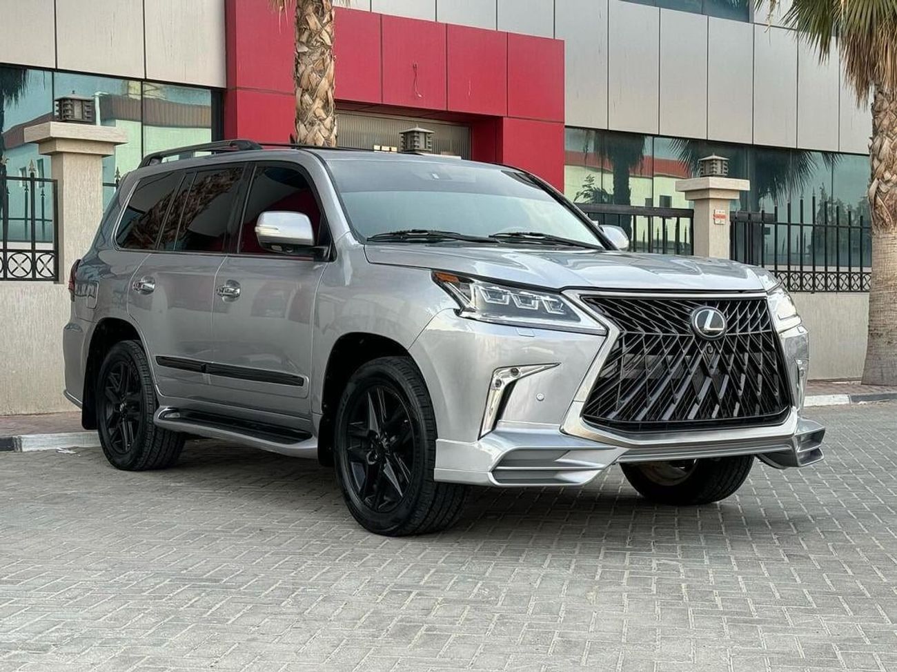 لكزس LX 570 لكزس LX 570 s خليجي 2010 محول 2020