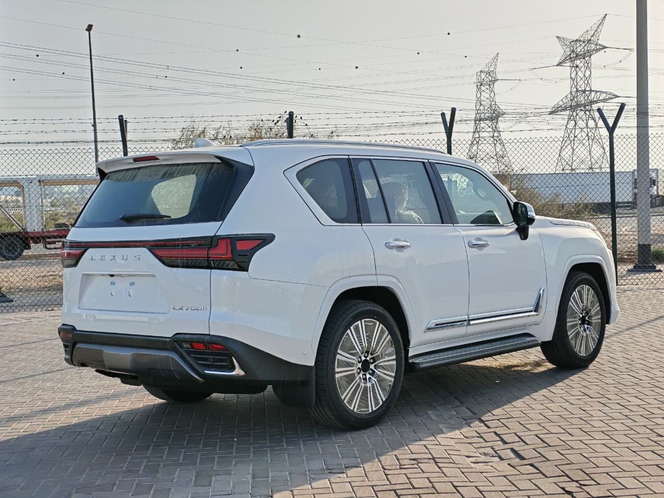 لكزس LX 700h 2026 Lexus LX700h Signature 7-Seater HEV  3.5L V6 Twin-Turbo Petrol A/T 4WD Export Only