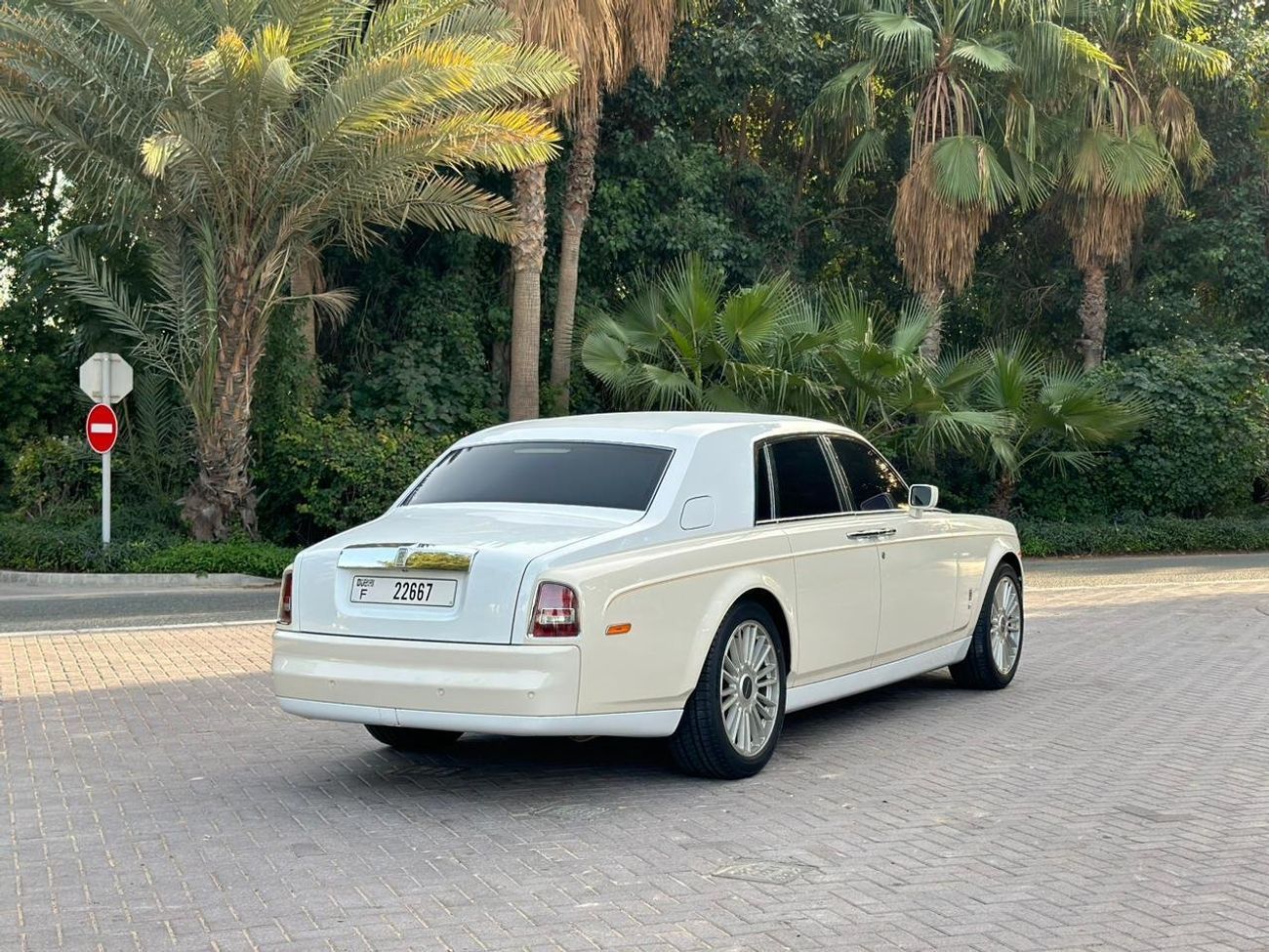 رولز رويس فانتوم 2007 | GCC Specs | V12 6.75L | Mansory Rims | Ultra Luxury | Timeless Design | Powerful V12