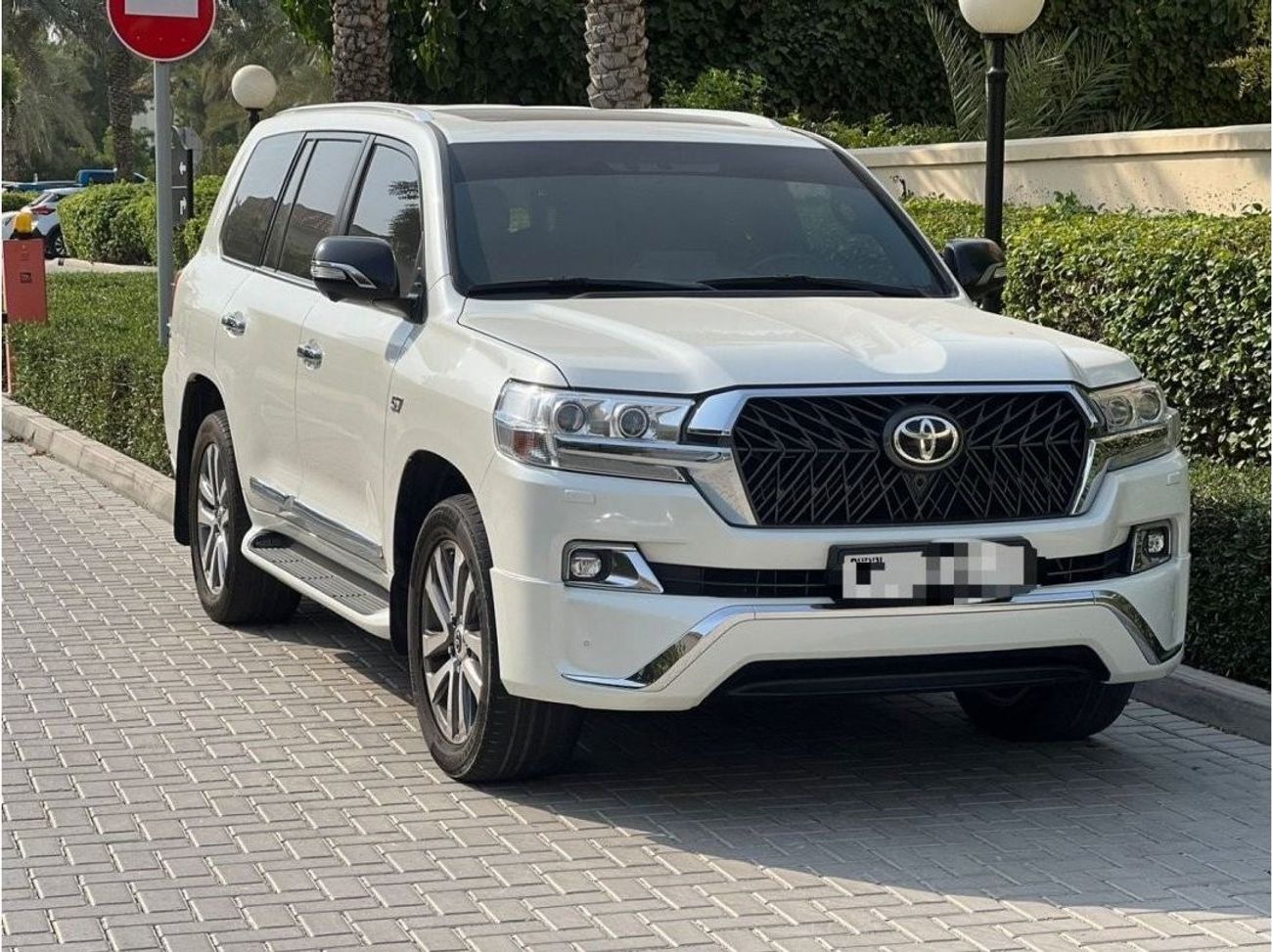 Toyota Land Cruiser VXR 5.7L