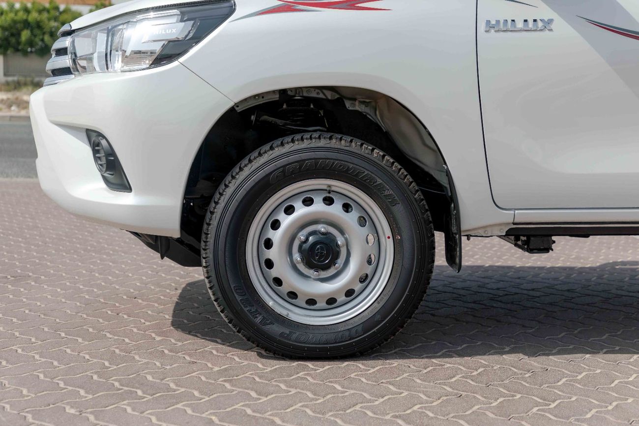 تويوتا هيلوكس 2.4L - Platinum White Pearl Inside Maroon | Export Only