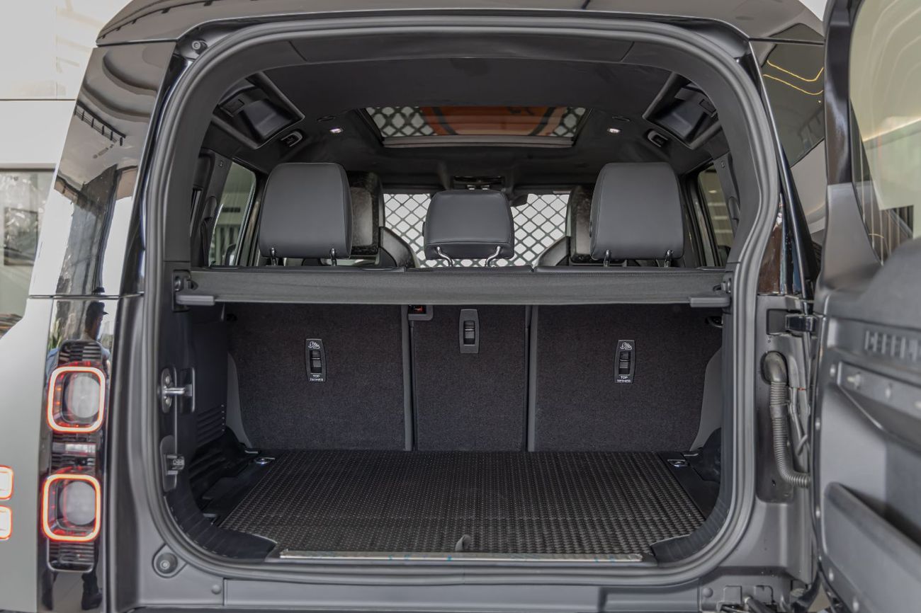 Land Rover Defender 110 P635 OCTA V8 Land Rover Defender 110 OCTA V8 | EVO Carbon Interior and Exterior | 2025