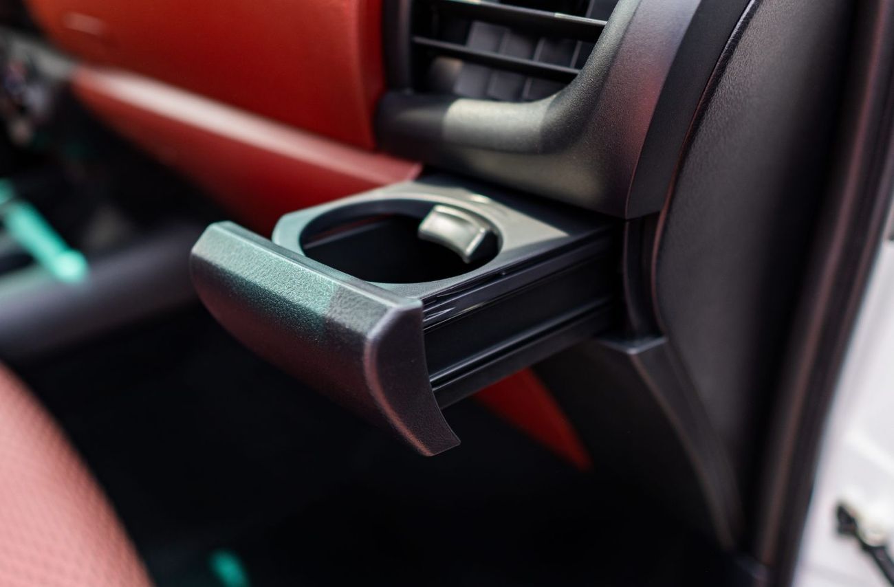 تويوتا هيلوكس 2025 Toyota Hilux DLX 2.7L AT Petrol (White)