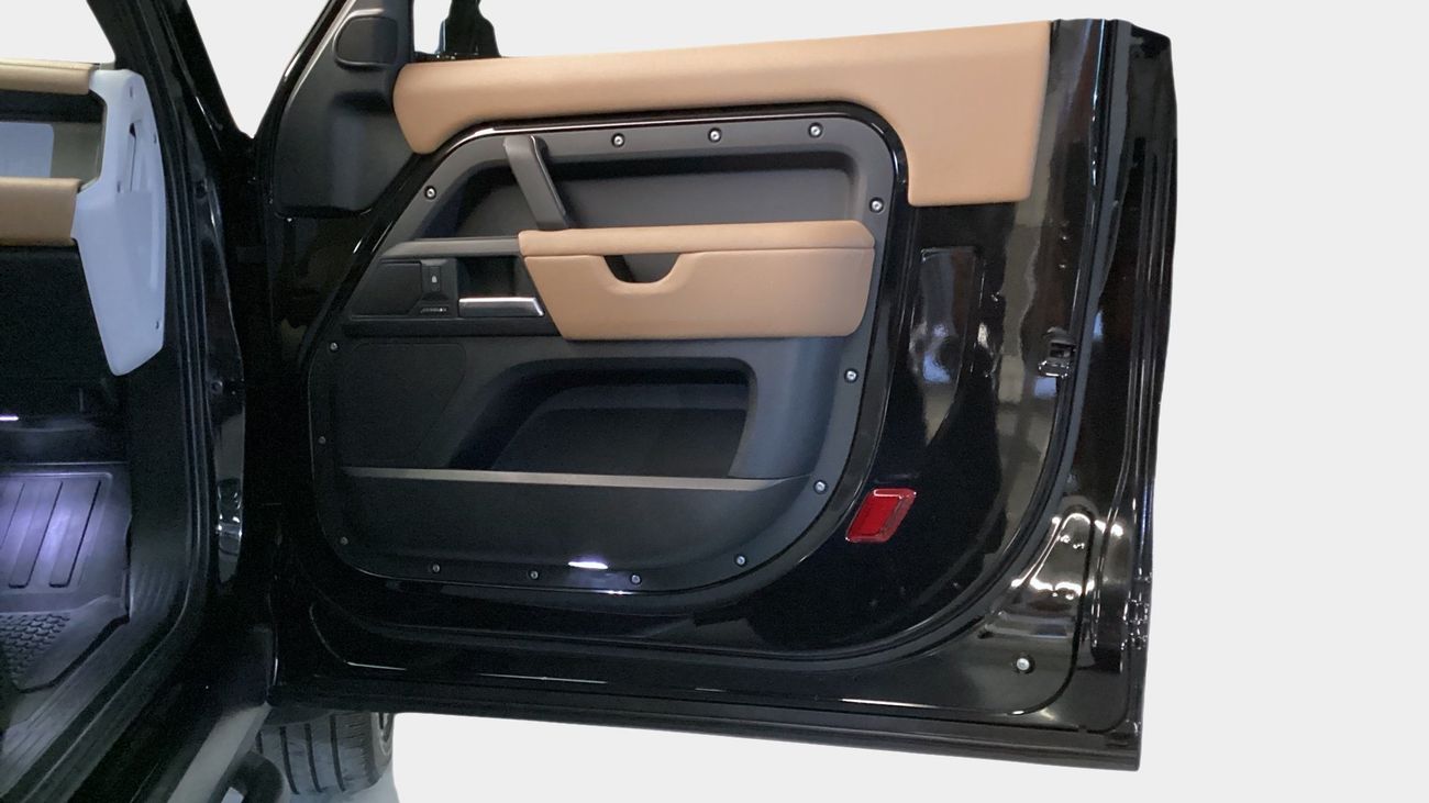 Land Rover Defender P400 90 HSE | upto AED 20,000 Ramadan Discount | Guaranteed Warranty | 0 Down Payment