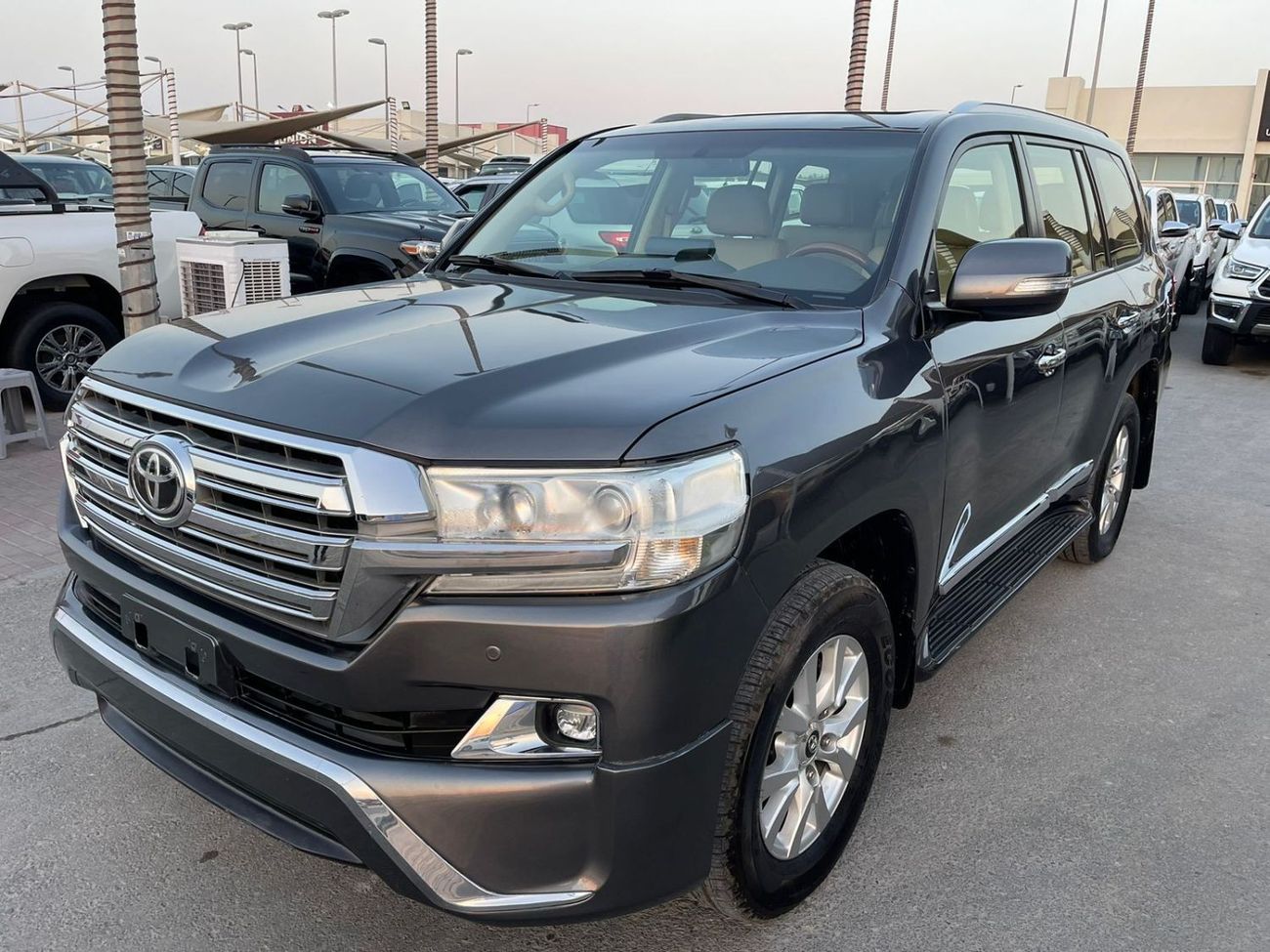 تويوتا لاند كروزر 2018 Toyota Land Cruiser GXR (J200), 5dr SUV, 4L 6cyl Petrol, Automatic, Four Wheel Drive. Clean Car