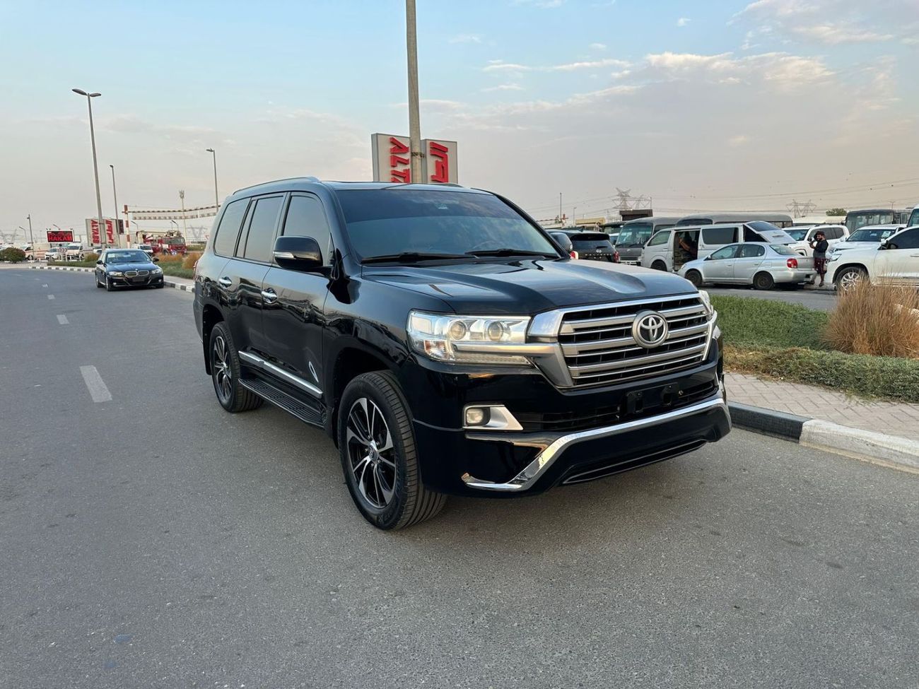 تويوتا لاند كروزر Toyota landcruise 2017Model Engine petrol 4.0 GXR colour black Transmission Automatic Interior.Begie