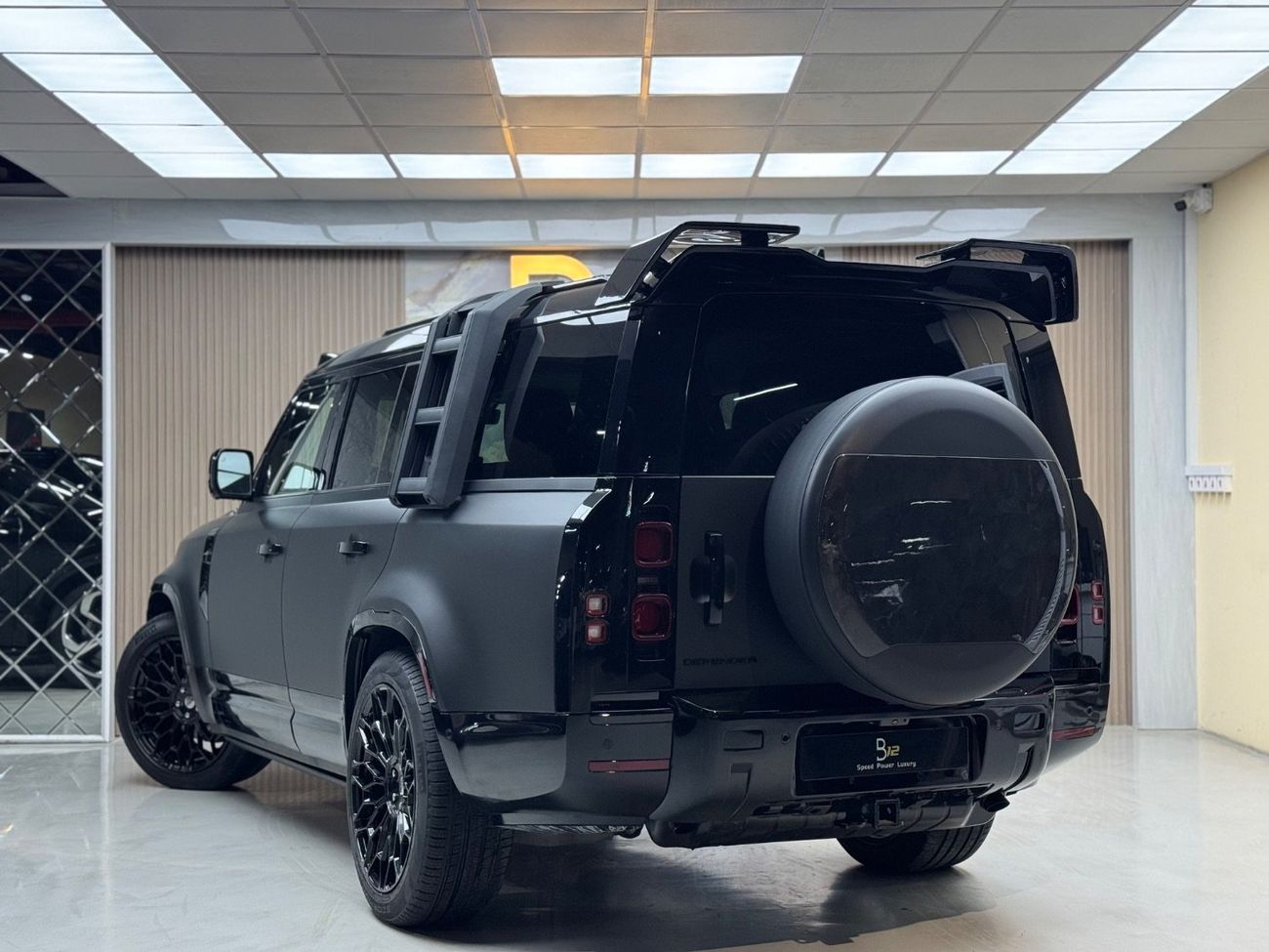 Land Rover Defender 130 SE P400 X Dynamic (7 Seater)