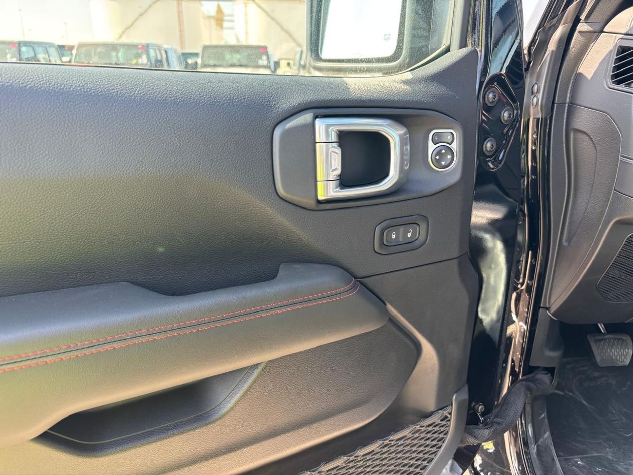 جيب رانجلر RUBICON 2.0L PETROL AUTOMATIC TRANSMISSION ( ONLY FOR RE-EXPORT OUTSIDE GCC COUNTRIES)