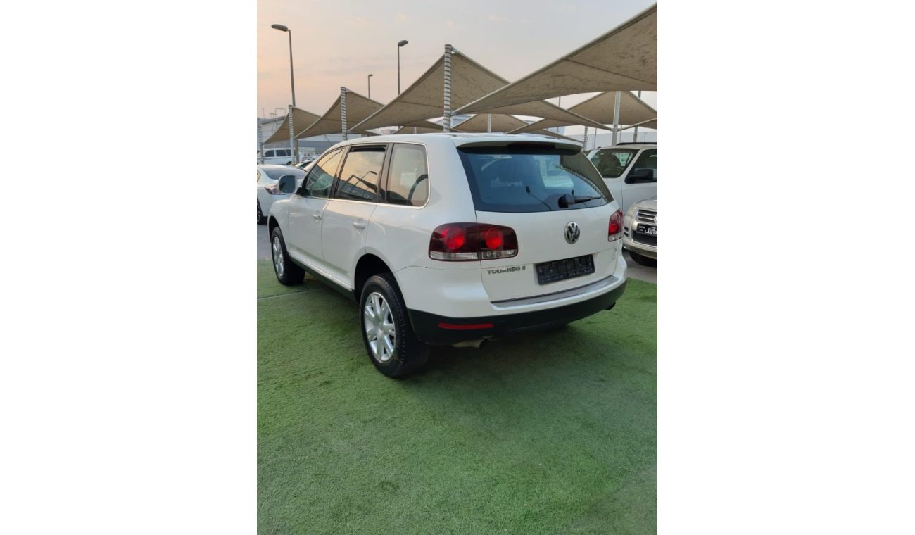 Volkswagen Tiguan 2009 color white Gulf excellent condition