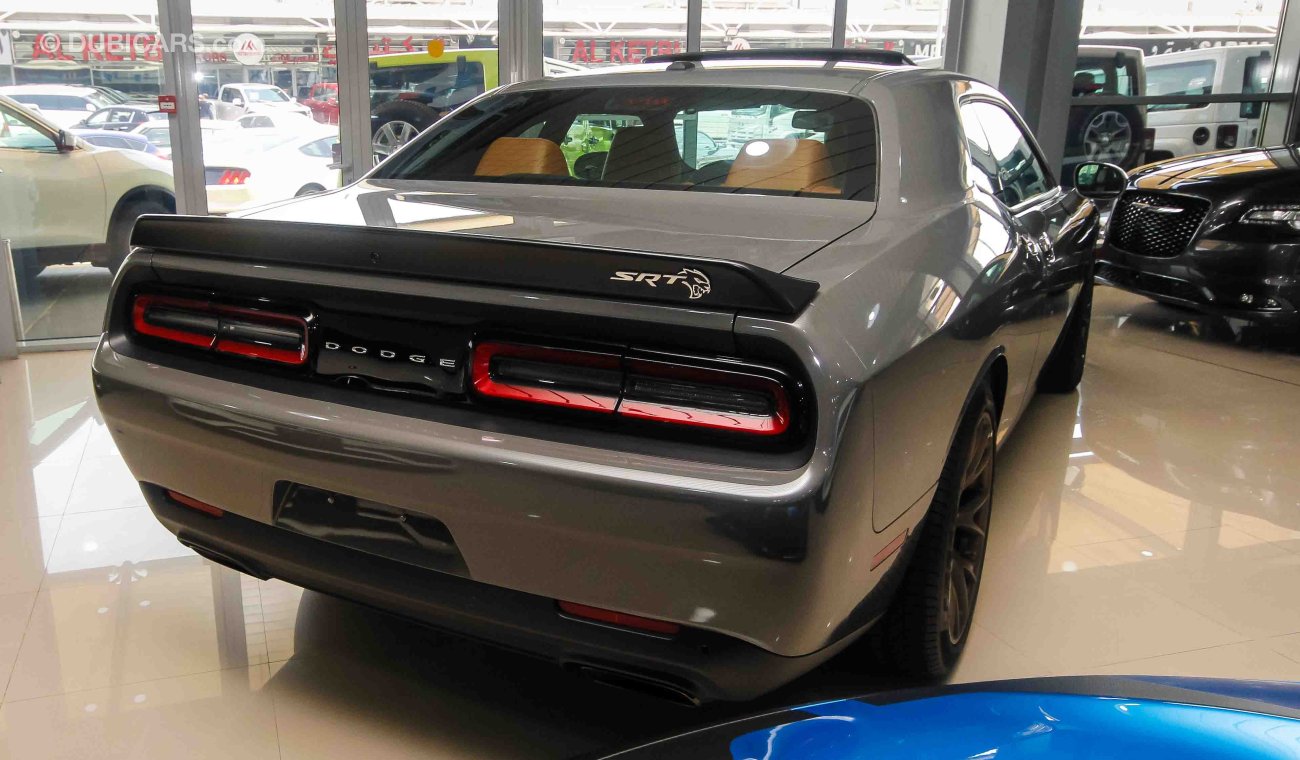 دودج تشالينجر SRT8 Hellcat