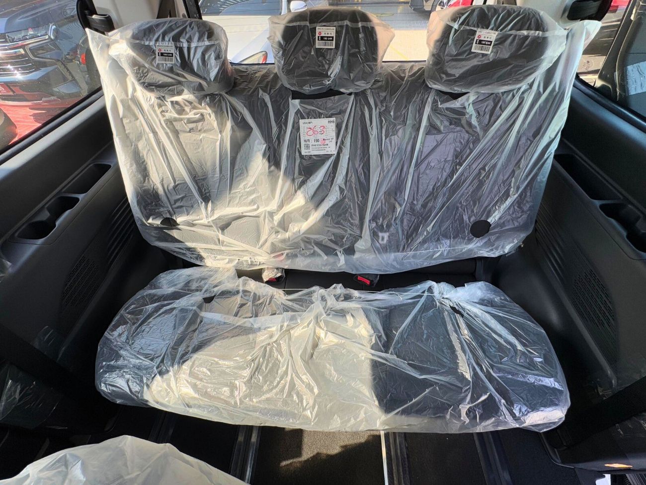 هيونداي ستاريا 3.5L V6  PETROL A/T / PUSH START / BASIC "9" SEATER / 2024 MY