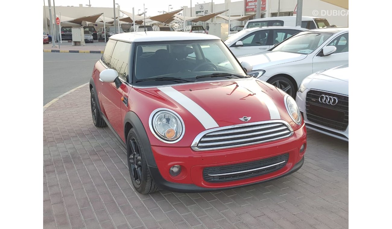 Mini Cooper Mini  copper model 2013 Gcc car prefect condition one owner 2keys full option