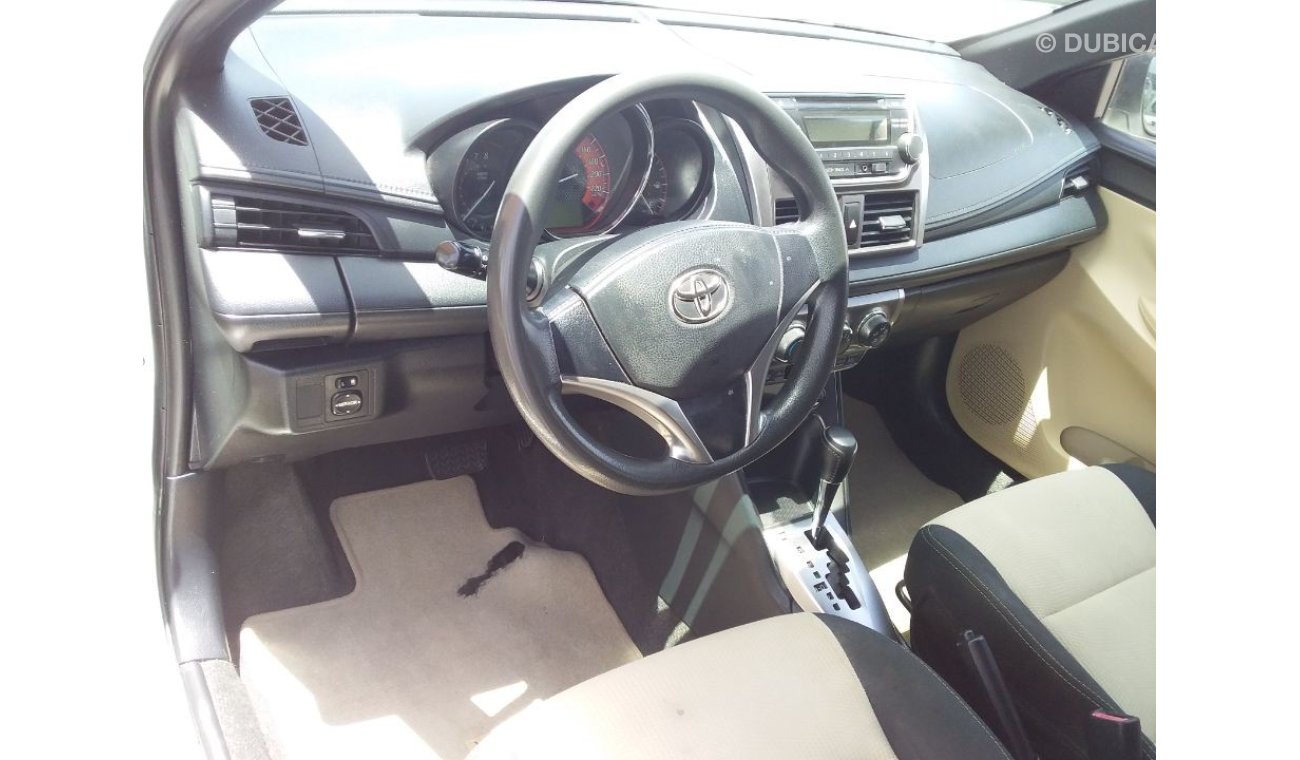 تويوتا يارس Toyota Yaris Hatchback 1.3 2015 GCC