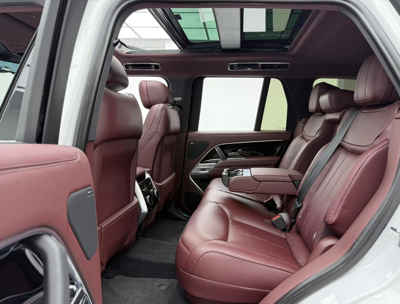 لاند روفر رينج روفر HSE P530 4.4L 2023 Range Rover P530 HSE V8, 2028 LR Warranty + Service Pack, Full LR Service History