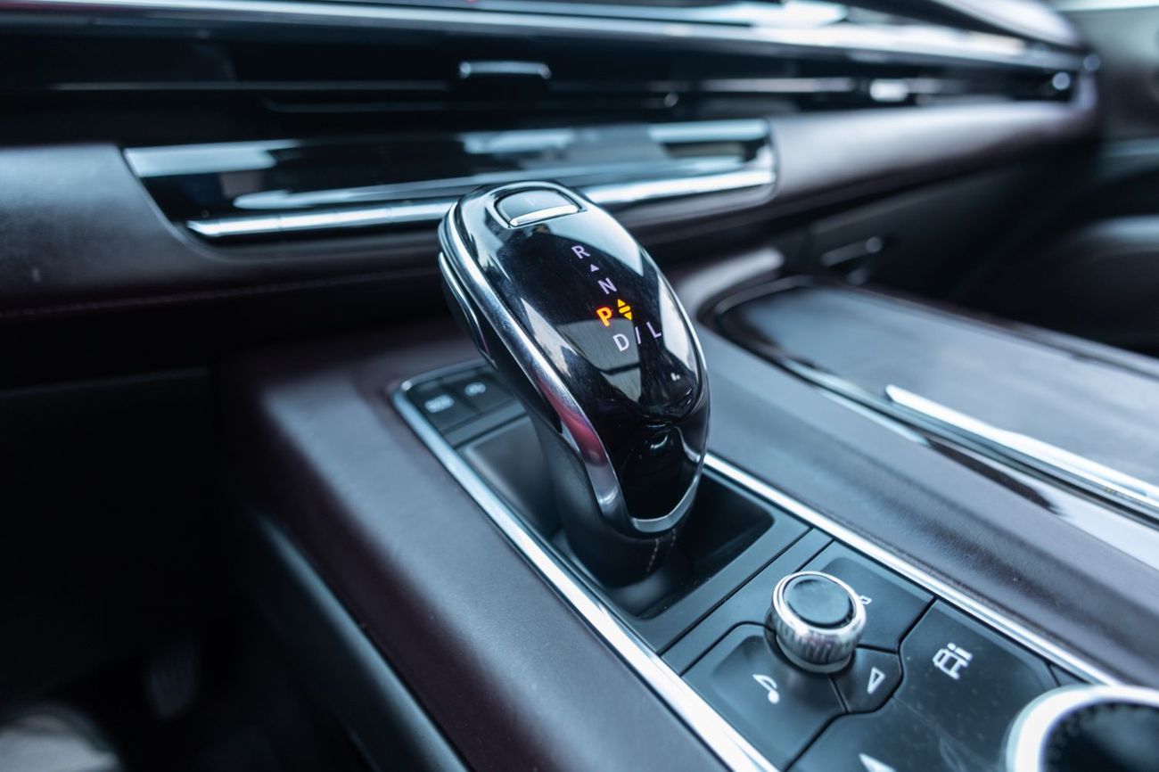 Cadillac Escalade Sport Platinum 6.2L 4WD