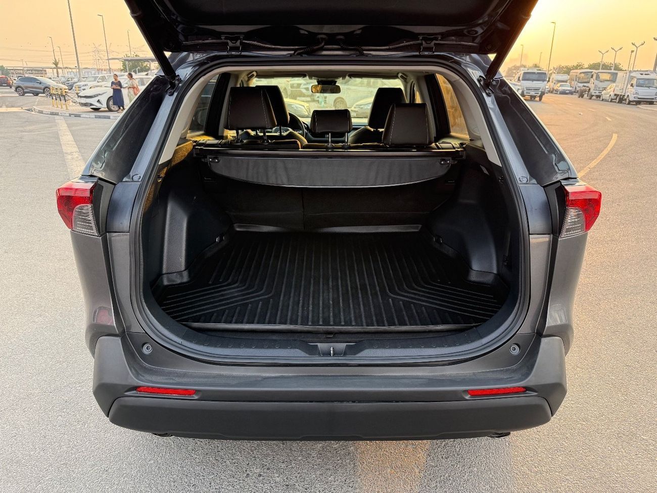 Toyota RAV4 XLE 2.5L 2021 TOYOTA RAV4 XLE HYBRID 4x4 FULL OPTIONS IMPORTED FROM USA