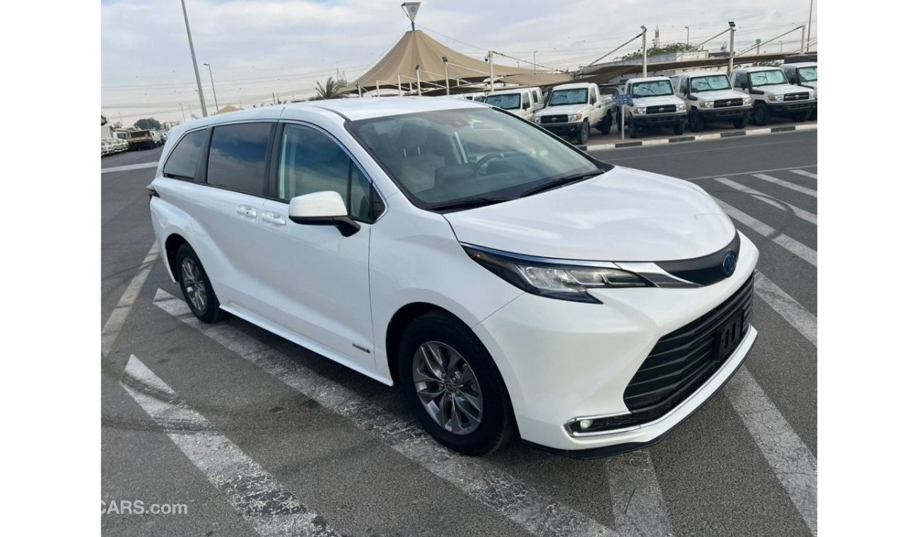 تويوتا سيينا 2021 Toyota Sienna LE Hybrid 2.5L V4