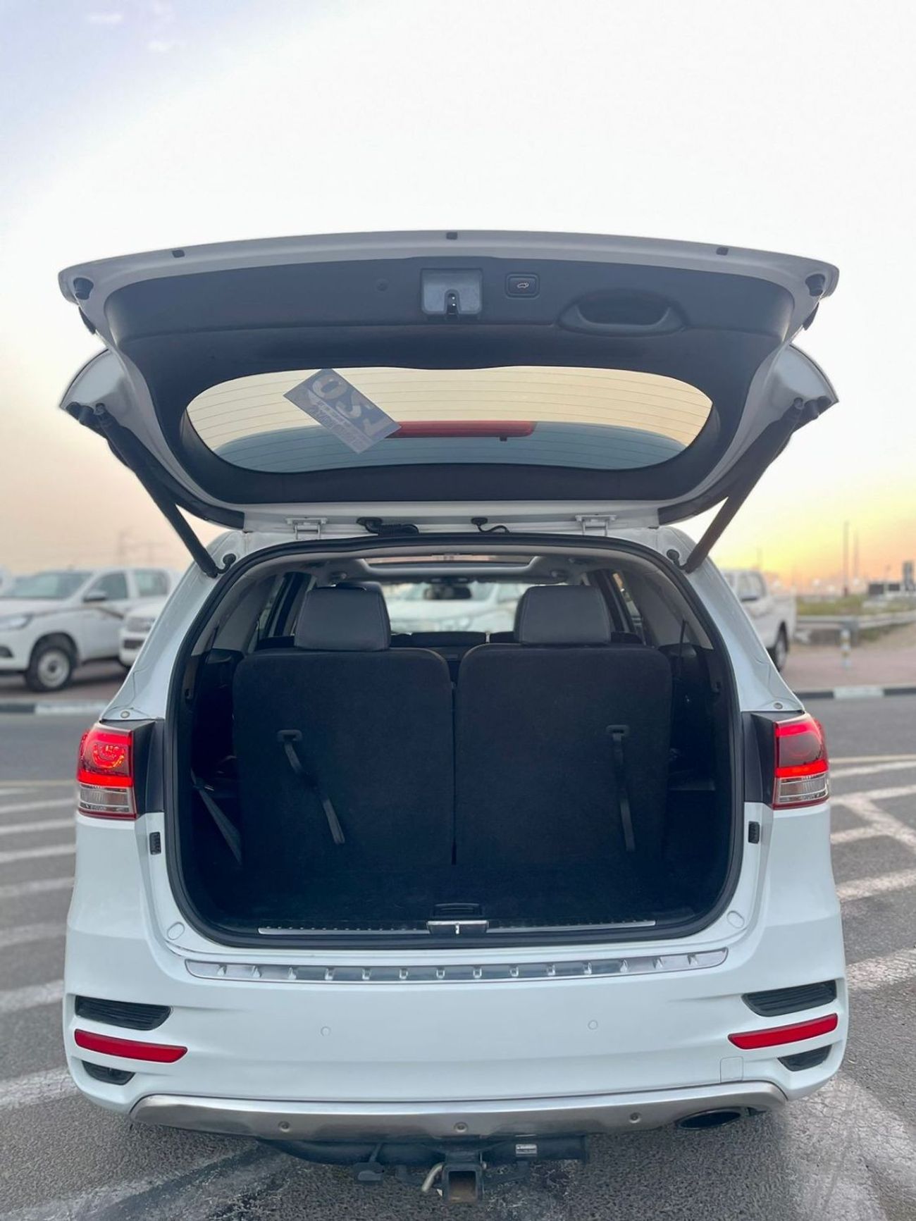 كيا سورينتو 2016 Kia Sorento SX Edition Full Option Panorama View - 3.3L V6 - 7 Seater With Radar - 98,000 Milea