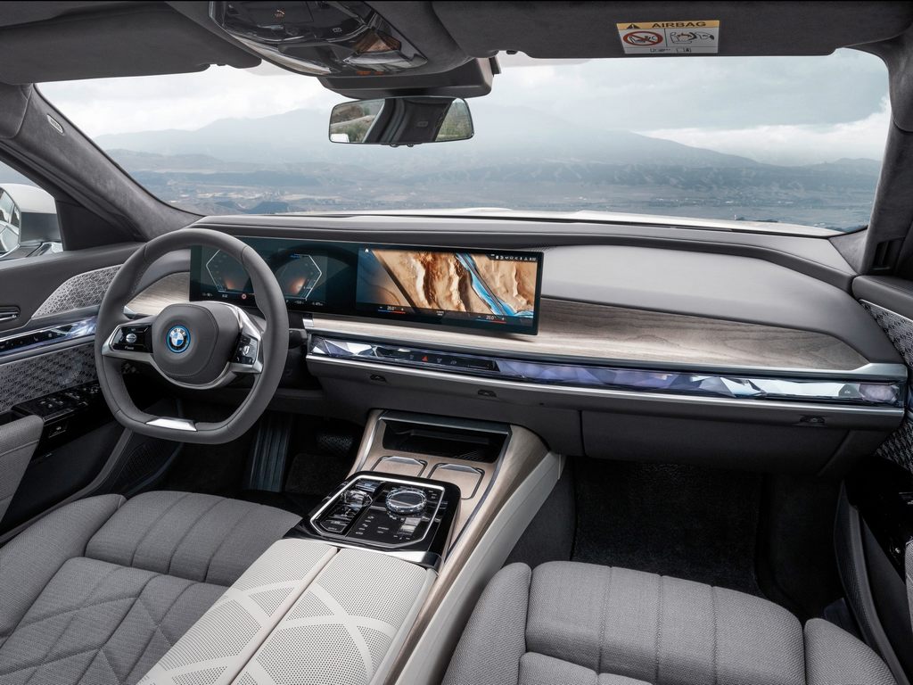 BMW 745e interior - Cockpit