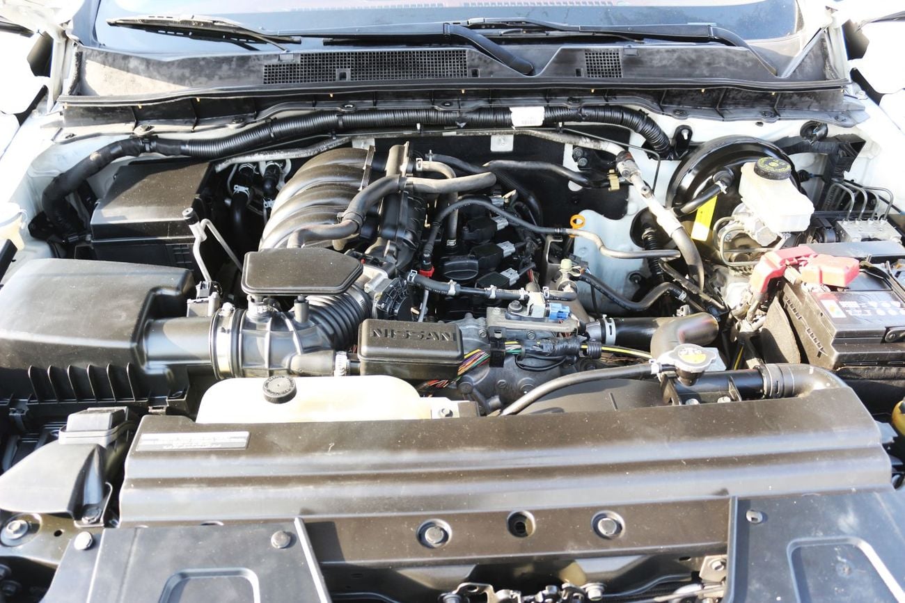 Nissan Navara G 2.5L 4WD A/T NISSAN NAVARA 2019 FULL AUTOMATIC GCC 4X2