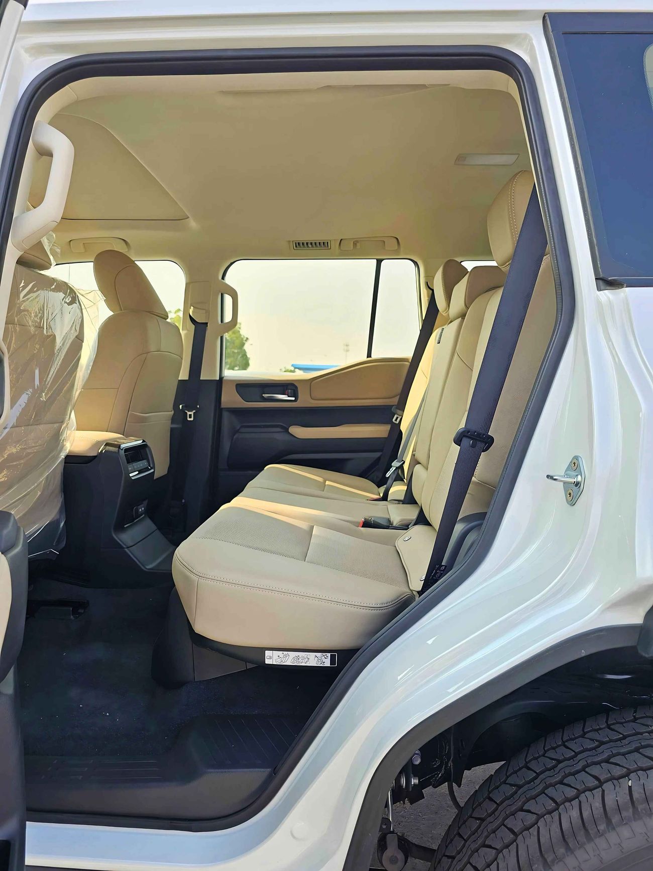 تويوتا برادو 2.7L V4 PETROL / PUSH START / SUNROOF / MID OPTION (CODE # MID OPTION )