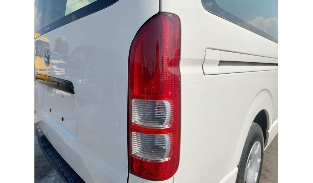 Toyota Hiace TOYOTA HIACE VAN RHD 2007 MODEL 2.5 L DIESEL MANUAL(PM78244)