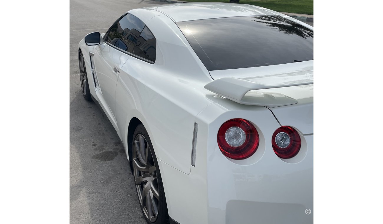 Nissan GT-R