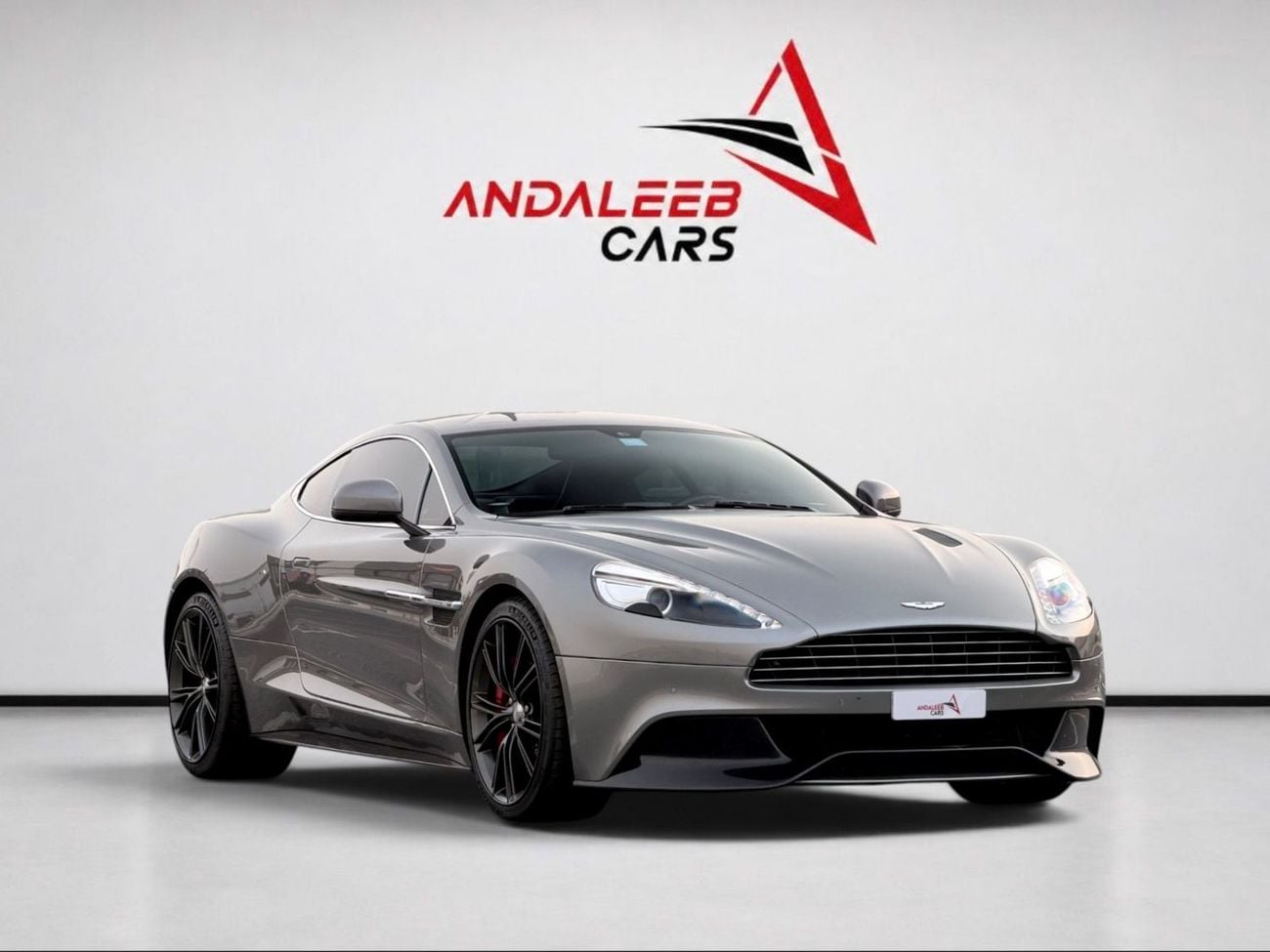 Aston Martin Vanquish STD RARE FULL CARBON SPEC | GCC CAR | V12 ENGINE | 2014