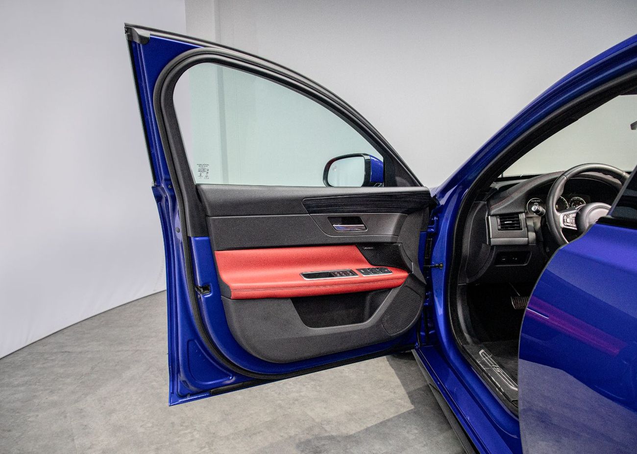 جاكوار XF S 3.0L Sedan