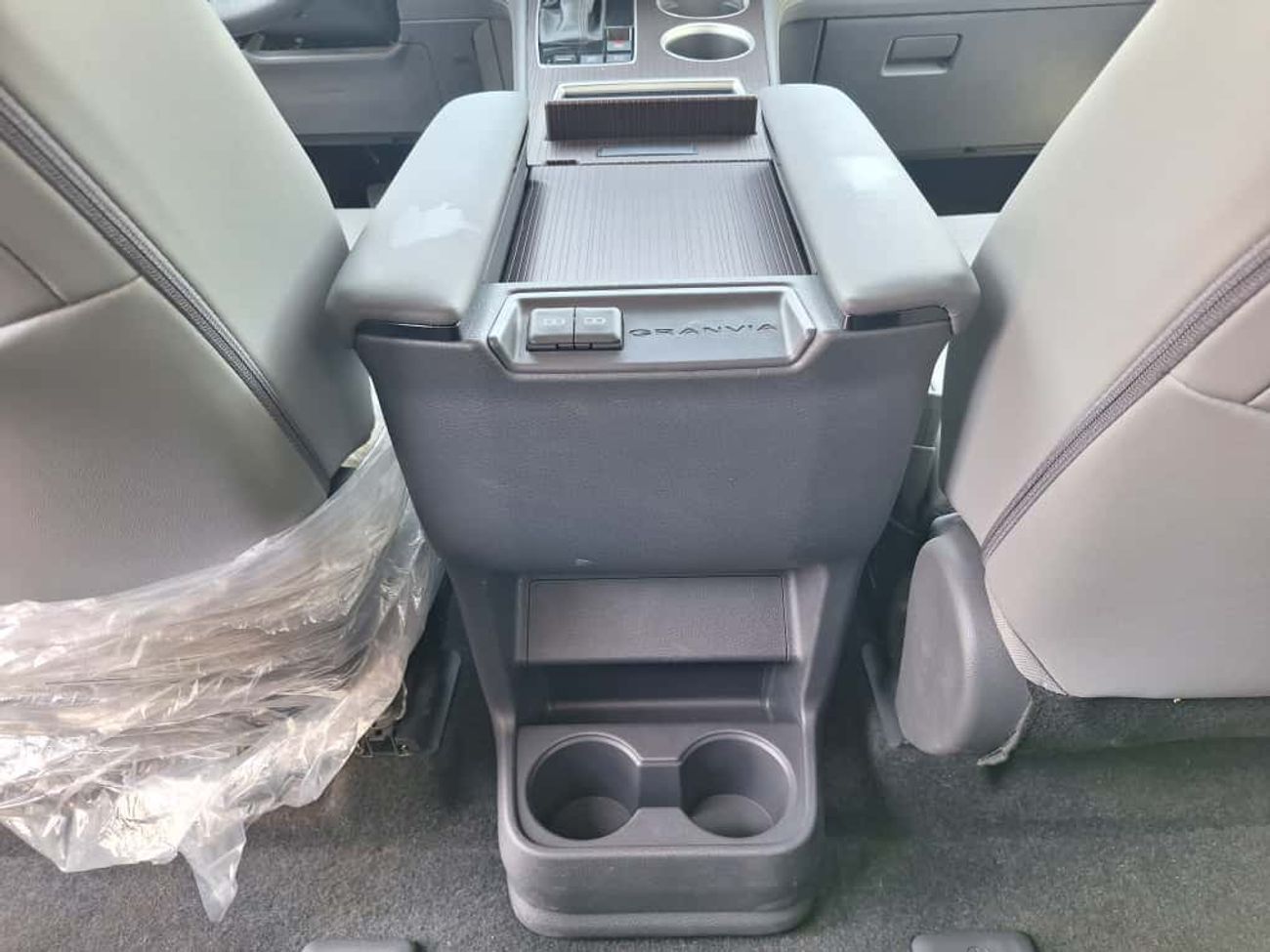 Toyota Granvia TOYOTA GRANVIA 2.5L HYBRID 7 SEATER